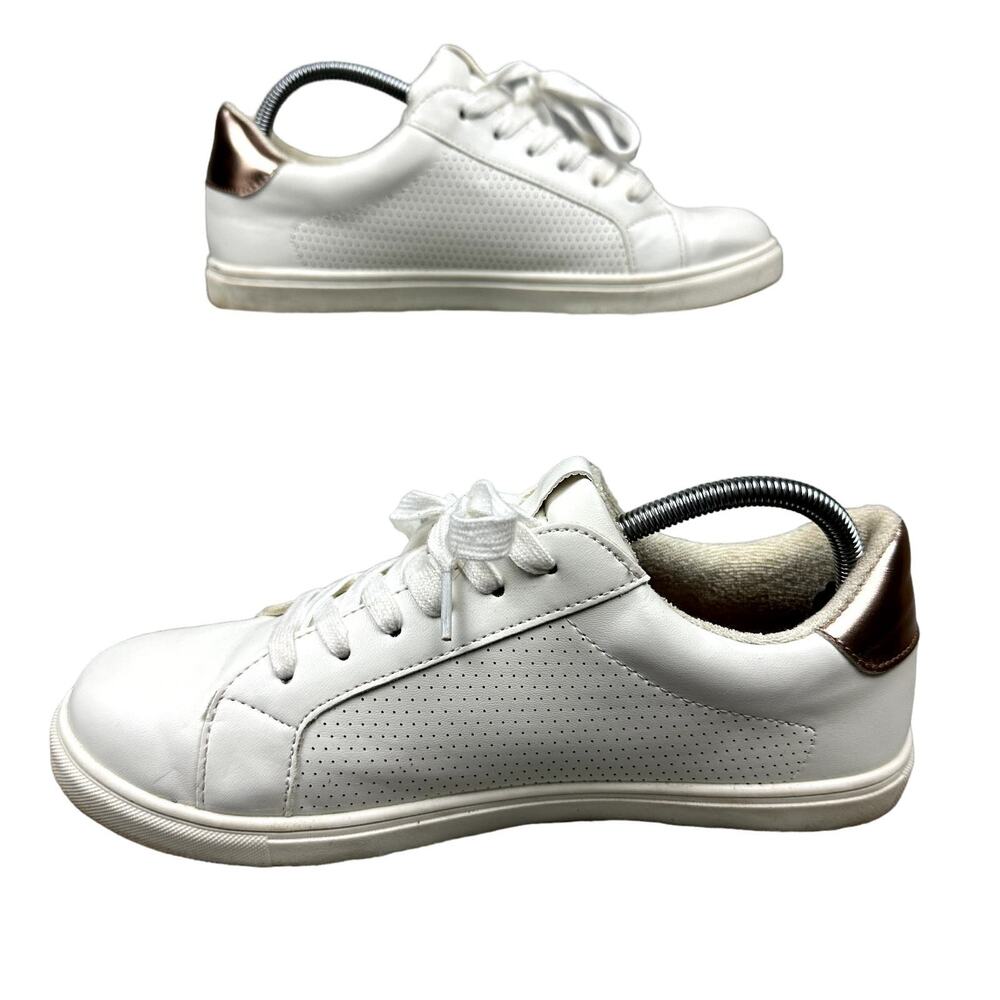 Torrid Size 9.5 WW Womens White Faux Leather Perforated Lace Up‎ Sneakers
